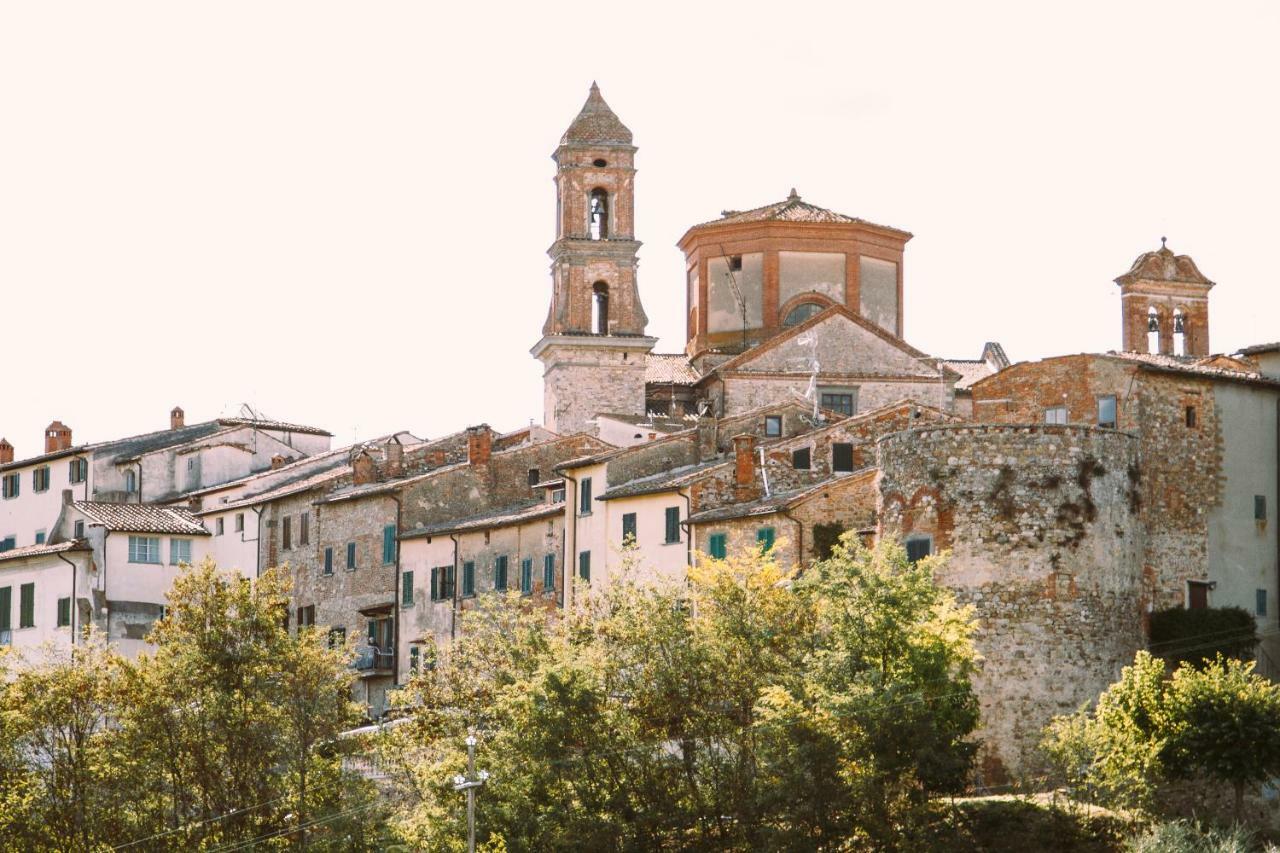 Finestra Su Lucignano Exterior foto