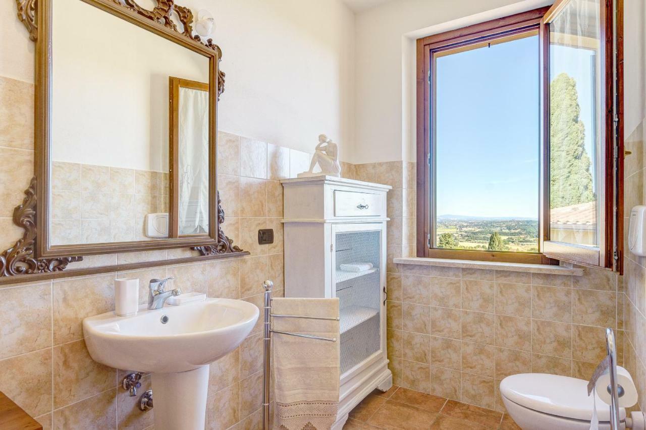 Finestra Su Lucignano Exterior foto