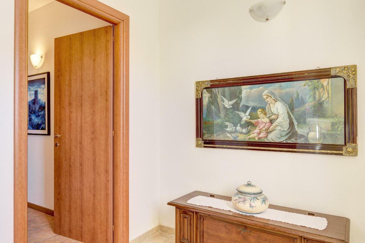 Finestra Su Lucignano Exterior foto