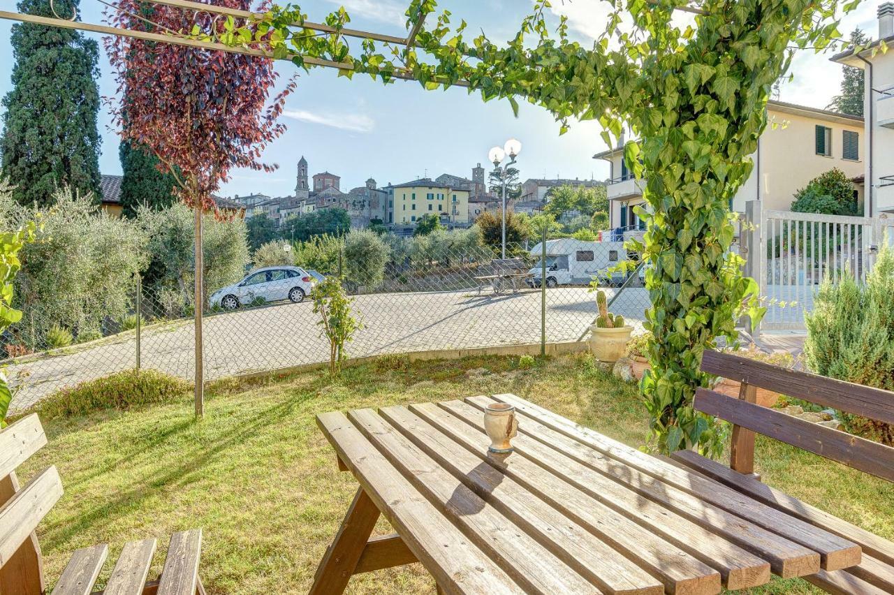 Finestra Su Lucignano Exterior foto