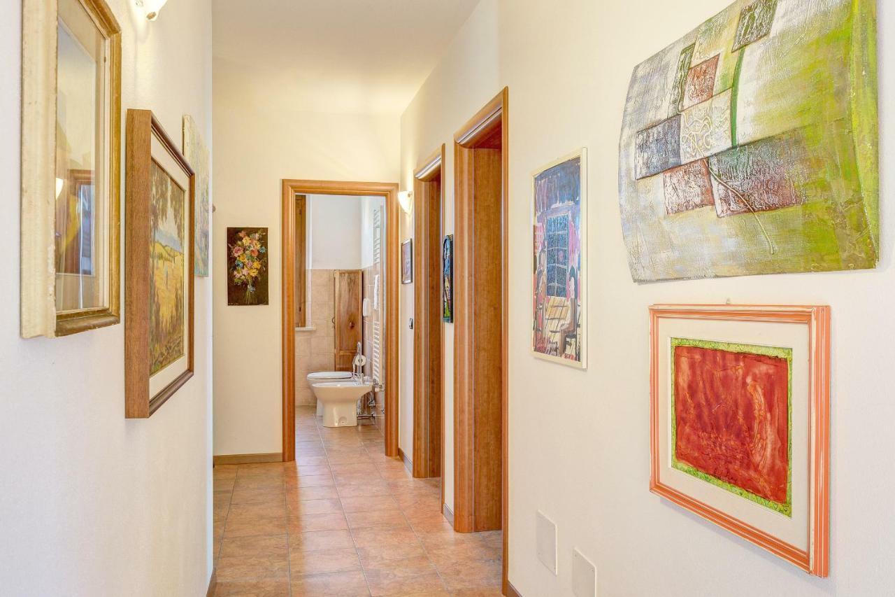 Finestra Su Lucignano Exterior foto