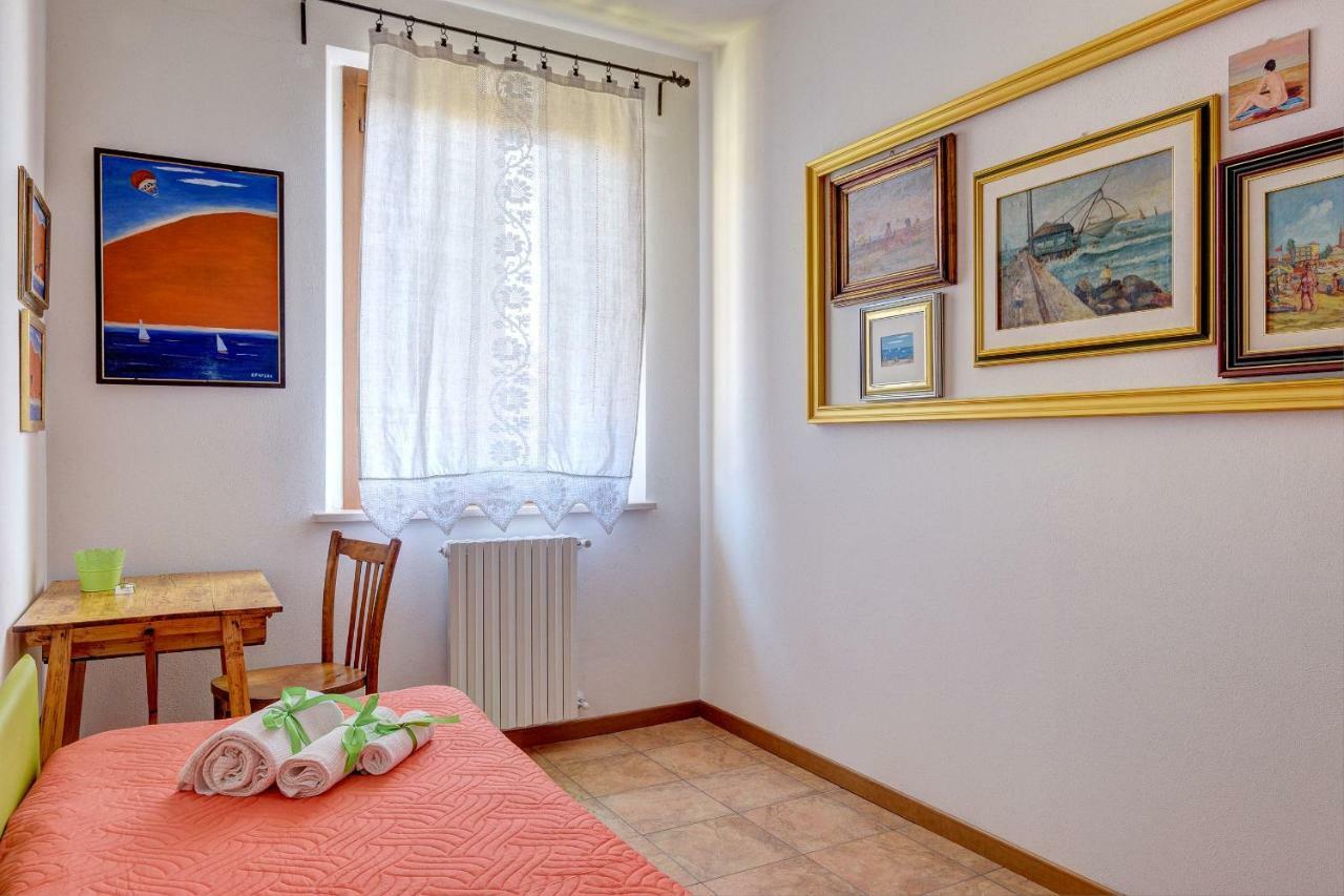 Finestra Su Lucignano Exterior foto