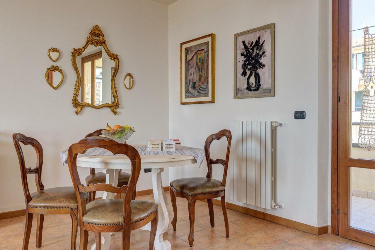 Finestra Su Lucignano Exterior foto
