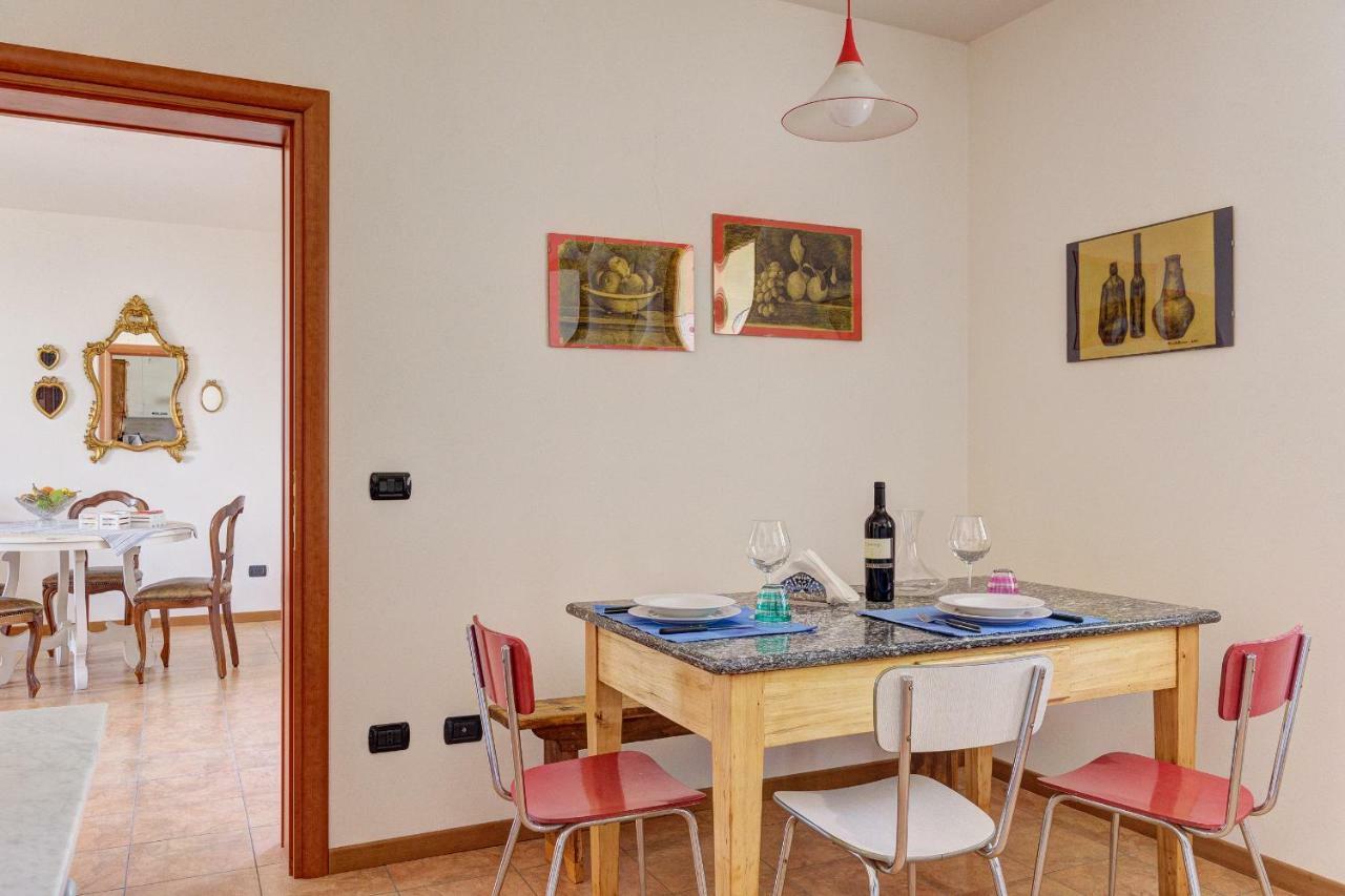 Finestra Su Lucignano Exterior foto