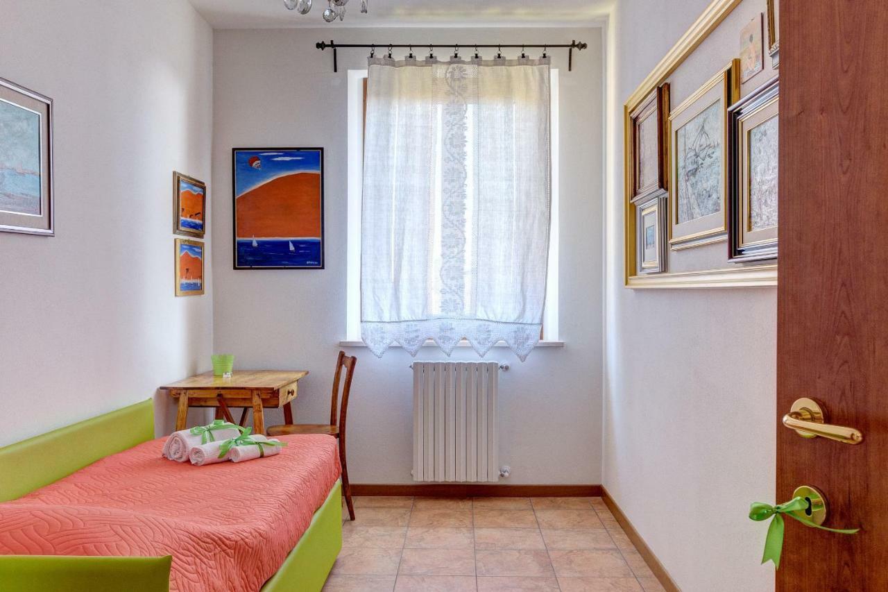 Finestra Su Lucignano Exterior foto