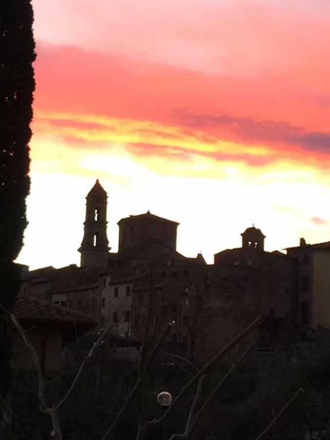 Finestra Su Lucignano Exterior foto